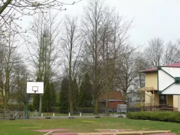 Zdjęcie: boisko do koszykówki przy szkole Lisowice