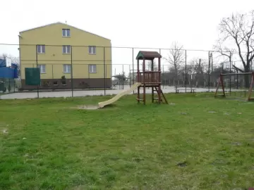 Zdjęcie: plac zabaw przy boisku wielofunkcyjnym Lisowice